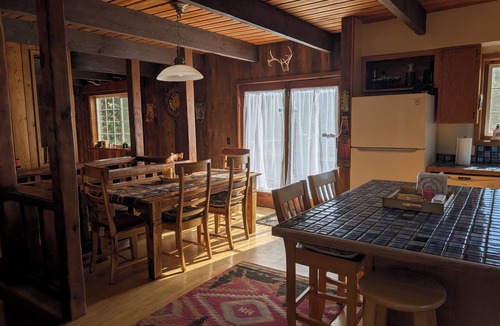 Chiloquin House | Beautiful rustic lodge on Williamson River. Only 30 miles to Crater Lake!
