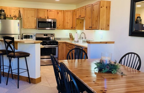Keystone House | Beautiful Ski Retreat, 3 Min. Walk to the Shuttle, Hot Tub Access, Laundry