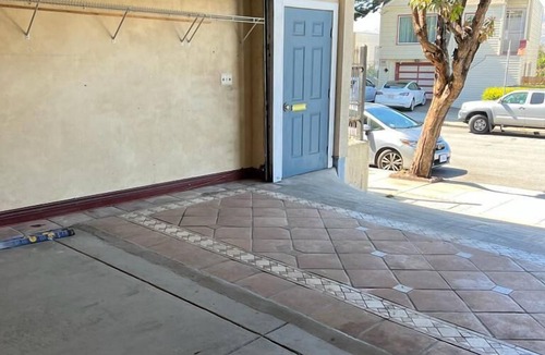 Little Hollywood House | Beautiful Spacious 4BR House in Silver Terrace w/ Secured Parking Near SFO & Downtown San Francisco