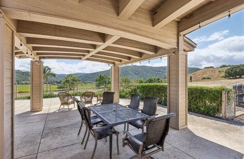 Gilroy Villa | Beautiful Tuscany Villa Sport and Entertainment