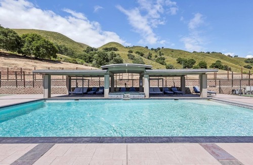 Gilroy Villa | Beautiful Tuscany Villa Sport and Entertainment
