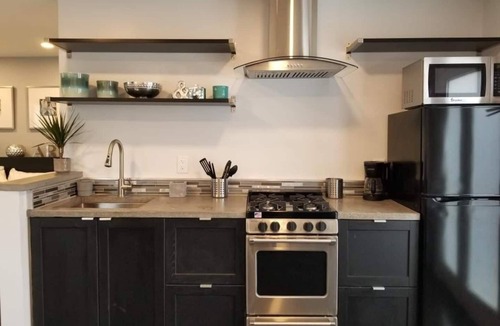 North Hollywood Cottage | Beautifully Newly Renovated Private Guesthouse