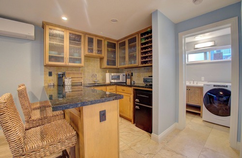 Hollywood Beach House | Beauty and the Beach offers Seaside Relaxation
