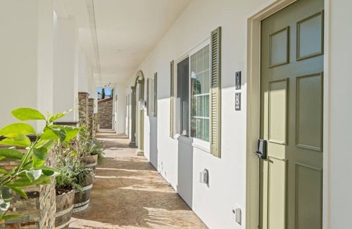 Eastside Santa Cruz Apartment | Bella Notte by the beach Studio 3