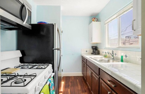 Mission Beach Apartment | Ben's Beach Bungalow 5, cheery Mission Beach 1BR!