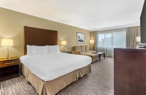 Fremont Hotel | Best Western Plus Garden Court Inn