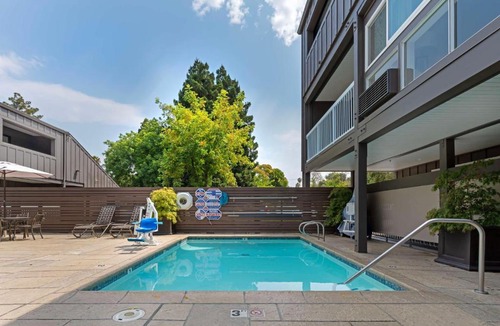 Napa Hotel | Best Western Plus Inn at the Vines