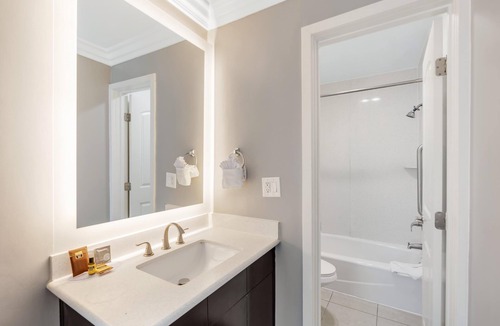 Wilshire Center Hotel | Best Western Plus LA Mid Town Hotel