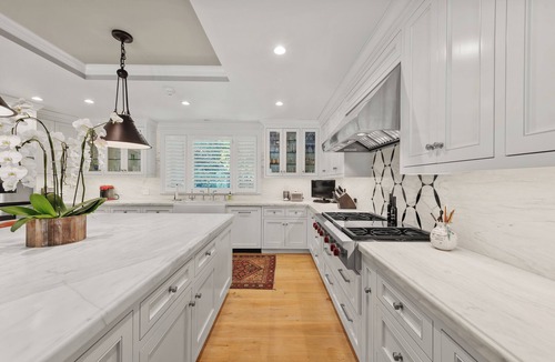 Beverly Glen Bed & Breakfast | Beverly Hills luxury suite with desk, wifi, and private entry.