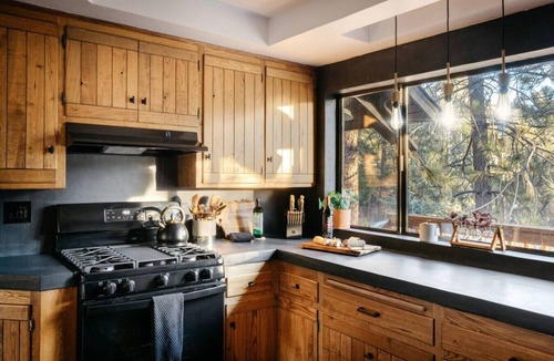 Moonridge Cabin | Big Bear Designer Cabin: Skiing + Hiking + Hot Tub