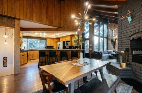 Moonridge Cabin | Big Bear Designer Cabin: Skiing + Hiking + Hot Tub