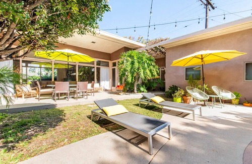 Bixby Knolls House | Bixby Beauty 50s Mod Pool & Park