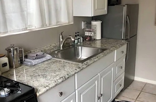 Oak Park Apartment | Blossom Heaven: The Lavender Suite