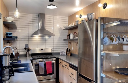 Pioneer Trail House | Blue Bear Cabin - EV Charger + Family Friendly!