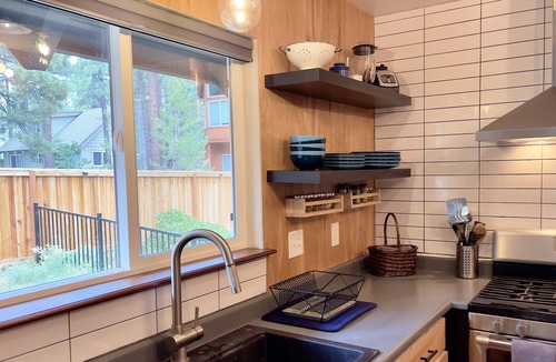 Pioneer Trail House | Blue Bear Cabin - EV Charger + Family Friendly!