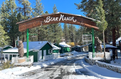 Big Bear Lake Cabin | BM #9 · Peaceful, Unique Hot Tub in Kitchen - Bear Manor#9
