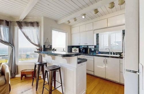 Bodega Bay House | Bodega Bay 2BR oceanfront cottage above Carmet Beach — dog friendly