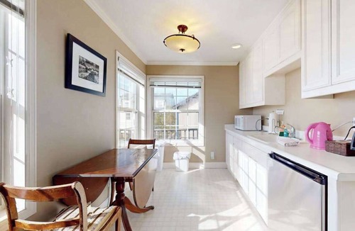 Old Town Apartment | Bodega Bay waterfront studio cottage on stilts — 1 bed, gas fireplace
