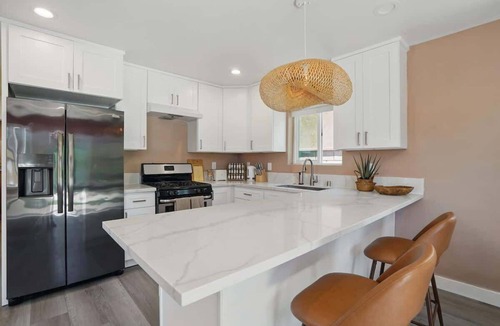 Hawthorne House | Boho Home w/Movie Lounge Near Manhattan Beach