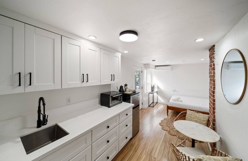 Bankers Hill House | Boho Little Italy Studio with Patio