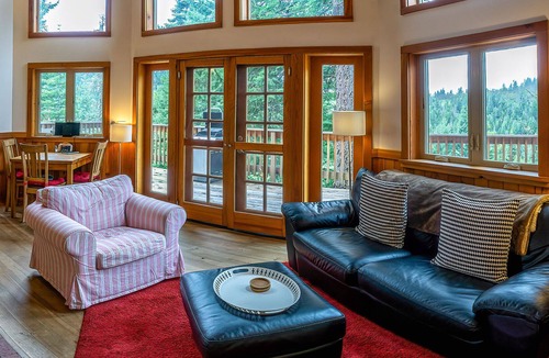 Ashland Cabin | BookStayHop - #2E Agate Flats ~ Green Springs Cabins ~ Jacuzzi Tub~ Kitchen ~ Do