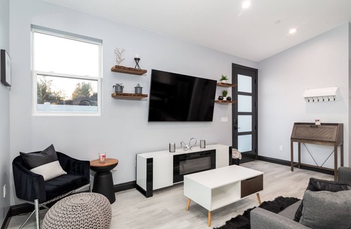 Temecula Villa | Brand New Modern Romantic Couples Getaway in Wine Country