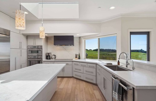Bodega Bay House | Breathtaking Views | Gourmet Kitchen | Hot Tub