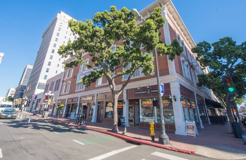 East Village House | Bright Downtown San Diego Loft!