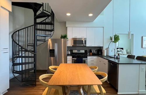Westpark Apartment | Bright, Luxe, Best Location Mins to SNAn n