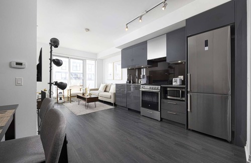 Garden District Hotel | Bright & Modern 2BR in the Heart of Toronto