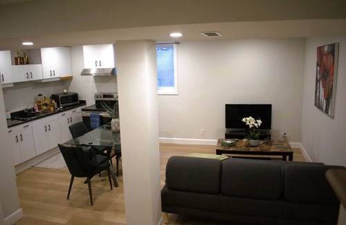 Mississauga Apartment | Bright Modern Walkout Basement Suite 8ft Ceilings