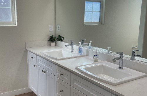 Santa Maria House | Bright Newly Built Home with Patio