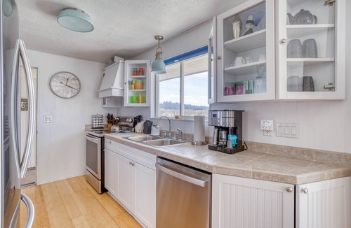Bayshore House | Bright, Open, Updated Single-Level Oceanfront Home Right on Beach with Game Room