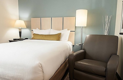 Anaheim Resort Hotel | Bright Studio Near Disneyland w/Full Kitchen | Pet-Friendly