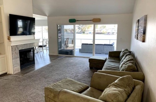 Discovery Bay House | Bring your boat! Waterslide! Close to fast water!