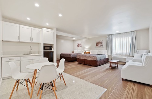 Sherwood Forest and Thistle Development Hotel | Brookhurst Plaza Inn