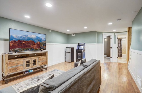 Monument House | Buckskin Hideaway, Hiking & Biking Trails BBQ