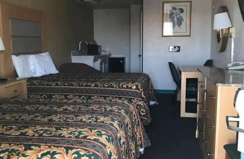 Parker Hotel | Budget Inn