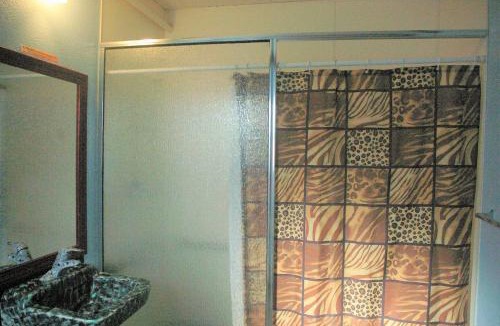 Gateway District Hostel | Bungalows Hostel