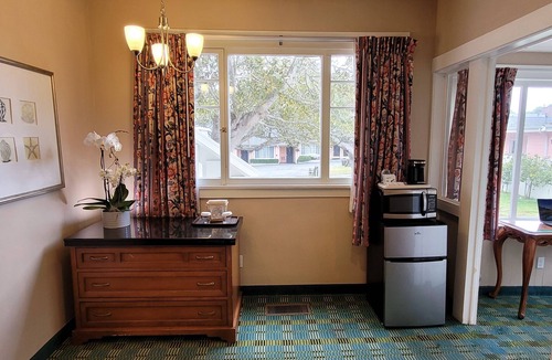 Pacific Grove Hotel | Butterfly Grove Inn