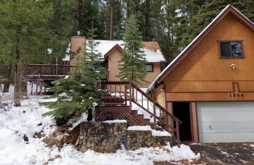 North Upper Truckee Cabin | Cabin close to hiking trails and ski resorts