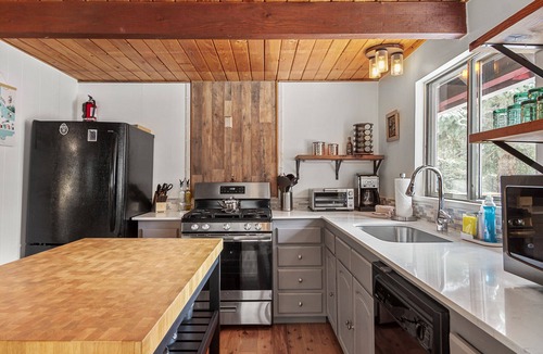 Sherwood Forest House | Cabin in Blue River with Amazing Views!