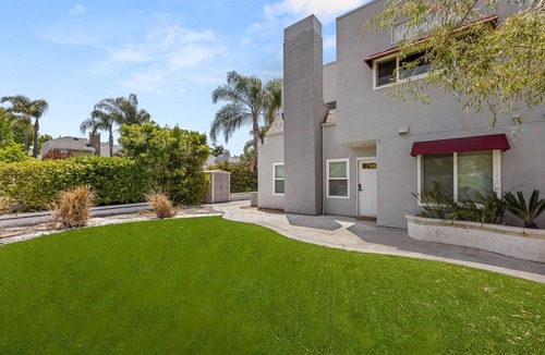Mission Viejo House | California Dreaming: Chic Retreat in Orange County's Prime Location!