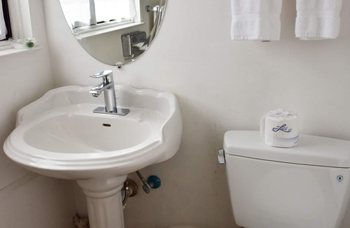 Cambria Hotel | Cambria Palms Motel