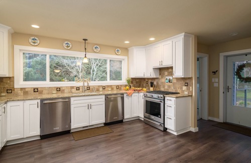 Tolovana Park House | Cannon Beach with Ocean Views, Dream Kitchen Made for Sharing, Spacious Deck, and Dogs Welcome