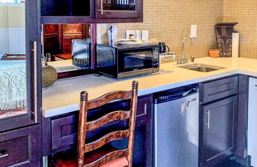 Los Angeles Apartment | Canterbury Knolls - Suite in Los Angeles