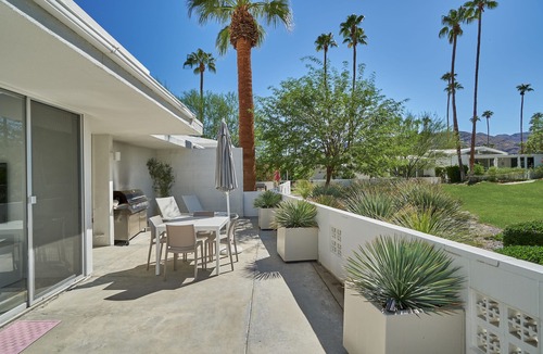 Canyon Corridor Condo | Canyon View Estates - Mid Century-Palmer & Krysel Architecture