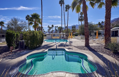 Canyon Corridor Condo | Canyon View Estates - Mid Century-Palmer & Krysel Architecture