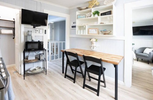 Capitola Apartment | Capitola Village Bungalow - 2 Blocks from the Sand