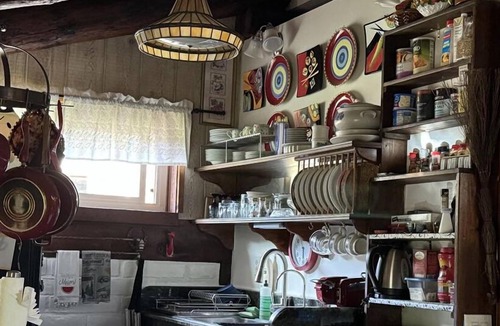 Hatton Fields Cabin | Carmel Cozy Cabin, close to everything Carmel!